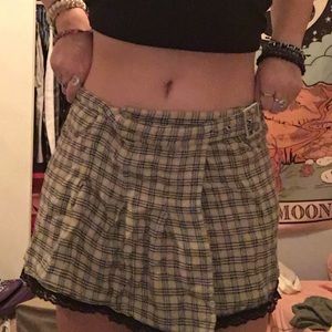 Cream plaid mini school girl skirt with lace trim